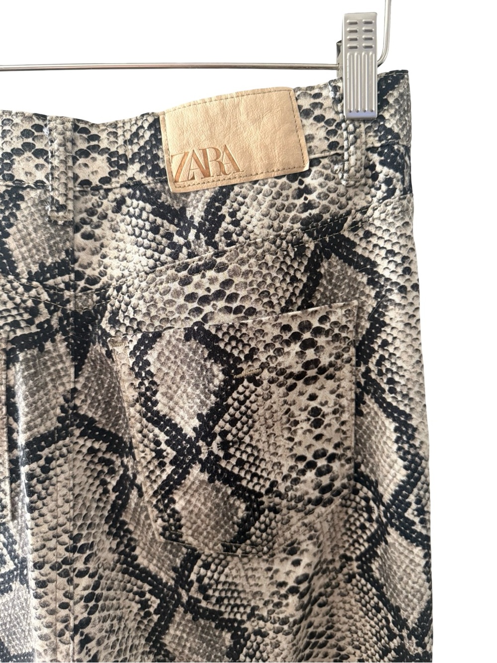 ZARA Snakeskin Print High Rise Skinny Pants Grey Black Python [Size US 04]